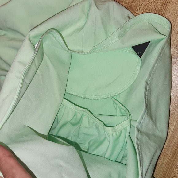 NWT WOMENS NIKE ONE DRI-FIT LINED SHORTS GREEN, SIZE M - Picture 5 of 13